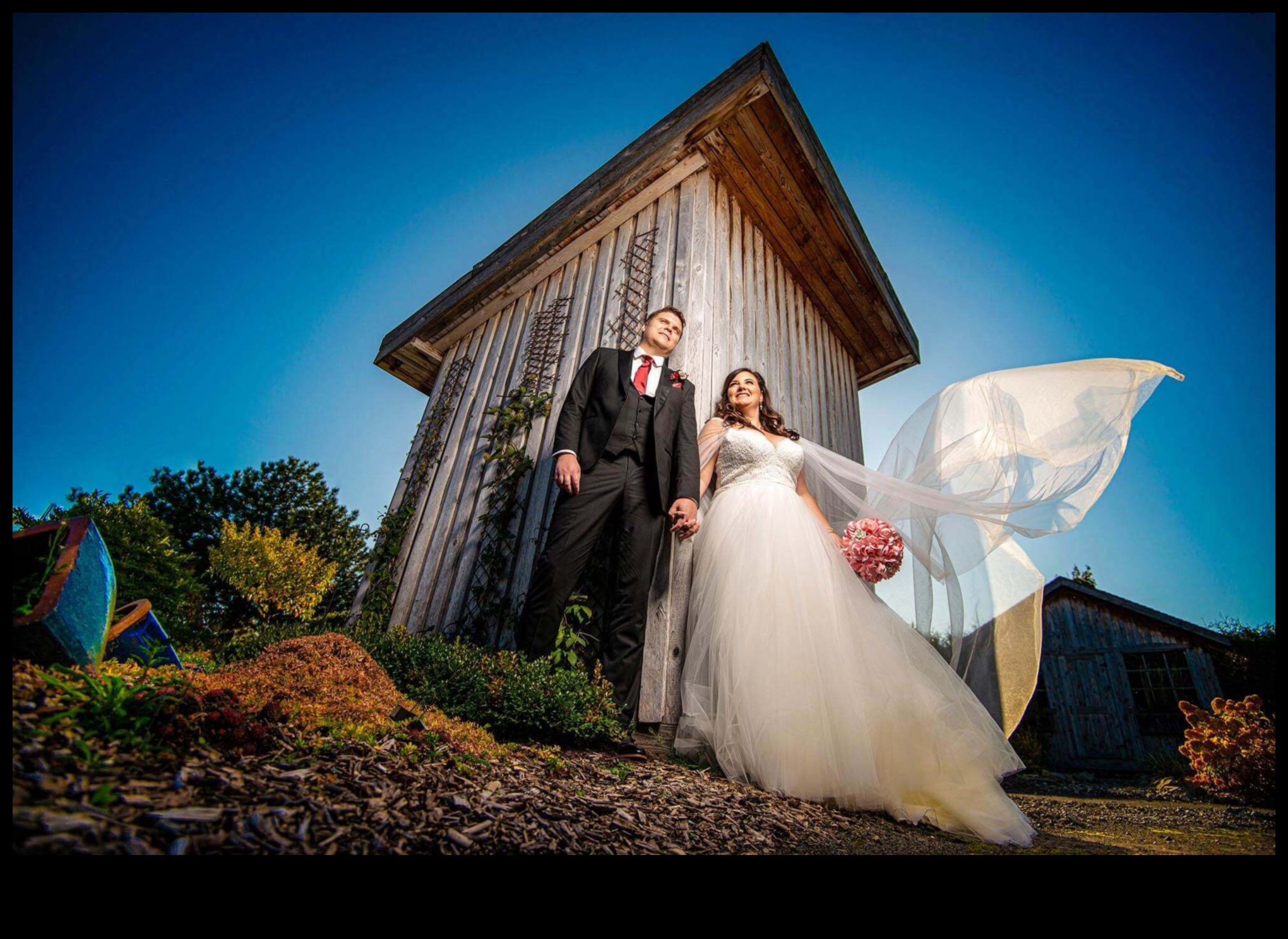 Πώς επηρεάζουν τα τοπία το σχεδιασμό των φωτογραφιών γάμου σε εξωτερικούς χώρους;