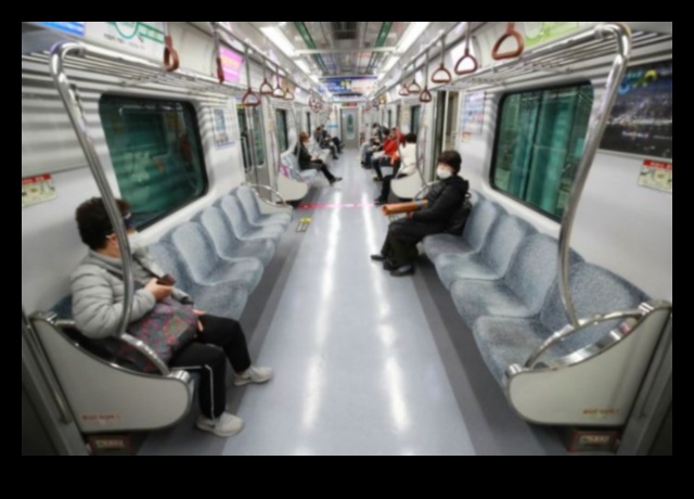 Μετρό Serenity Πώς να βρείτε την ειρήνη στη φασαρία των μέσων μαζικής μεταφοράς 2 Subway Serenity: Finding Peace in the bustle of Public Transport