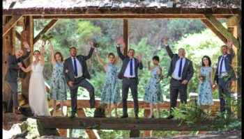 Πώς επηρεάζουν τα τοπία το σχεδιασμό των φωτογραφιών γάμου σε εξωτερικούς χώρους;