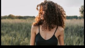 Unleashing the Curl: Ένας οδηγός για όμορφα σπαστά μαλλιά
