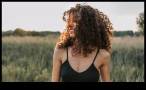 Unleashing the Curl: Ένας οδηγός για όμορφα σπαστά μαλλιά