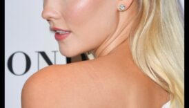 Αναδημιουργήστε το Glamour των Διασημοτήτων στο πορφυρό χαλί με εκείνα τα 7 κομψά χτενίσματα 4 Αναδημιουργήστε τη γοητεία των διασημοτήτων στο κόκκινο χαλί με αυτά τα χτενίσματα