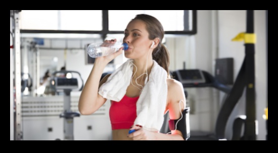 Αναζωογονήστε το σώμα σας: Η δύναμη της επαρκής πρόσληψης νερού